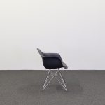 Stol Eames Fiberglass Armchair DAR | VITRA