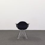 Stol Eames Fiberglass Armchair DAR | VITRA