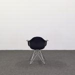 Stol Eames Fiberglass Armchair DAR | VITRA