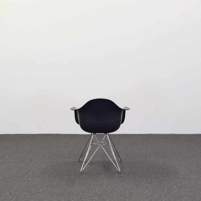 Stol Eames Fiberglass Armchair DAR | VITRA