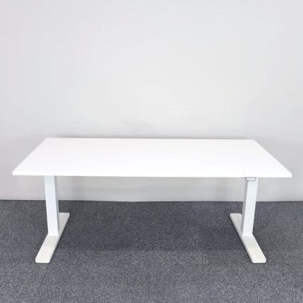 Elektriskt höj- & sänkbart Skrivbord 180 cm | KINNARPS