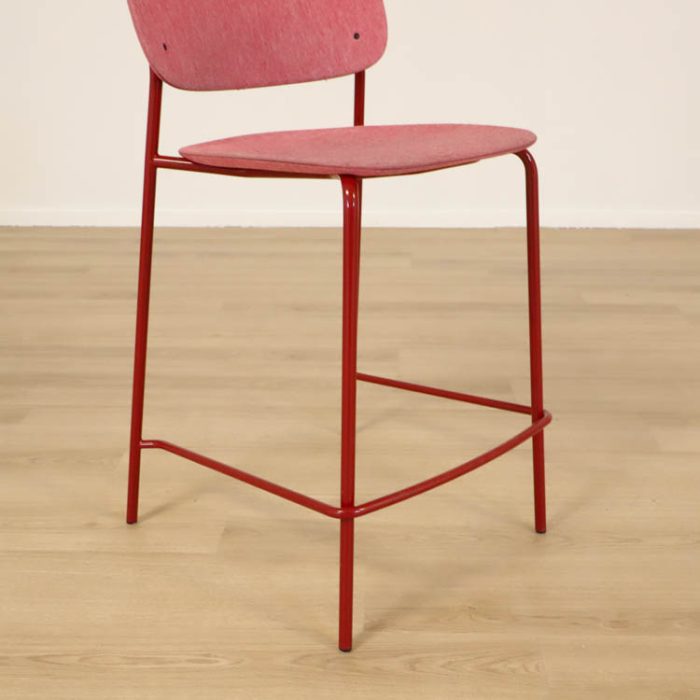 Barstol Hale PET Felt Counter Stool | DE VORM