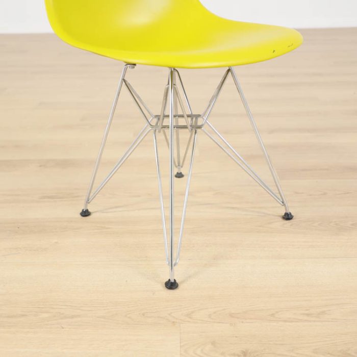 Stol Eames Fiberglass Side Chair DSR | VITRA