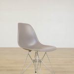 Stol Eames Fiberglass Side Chair DSR | VITRA